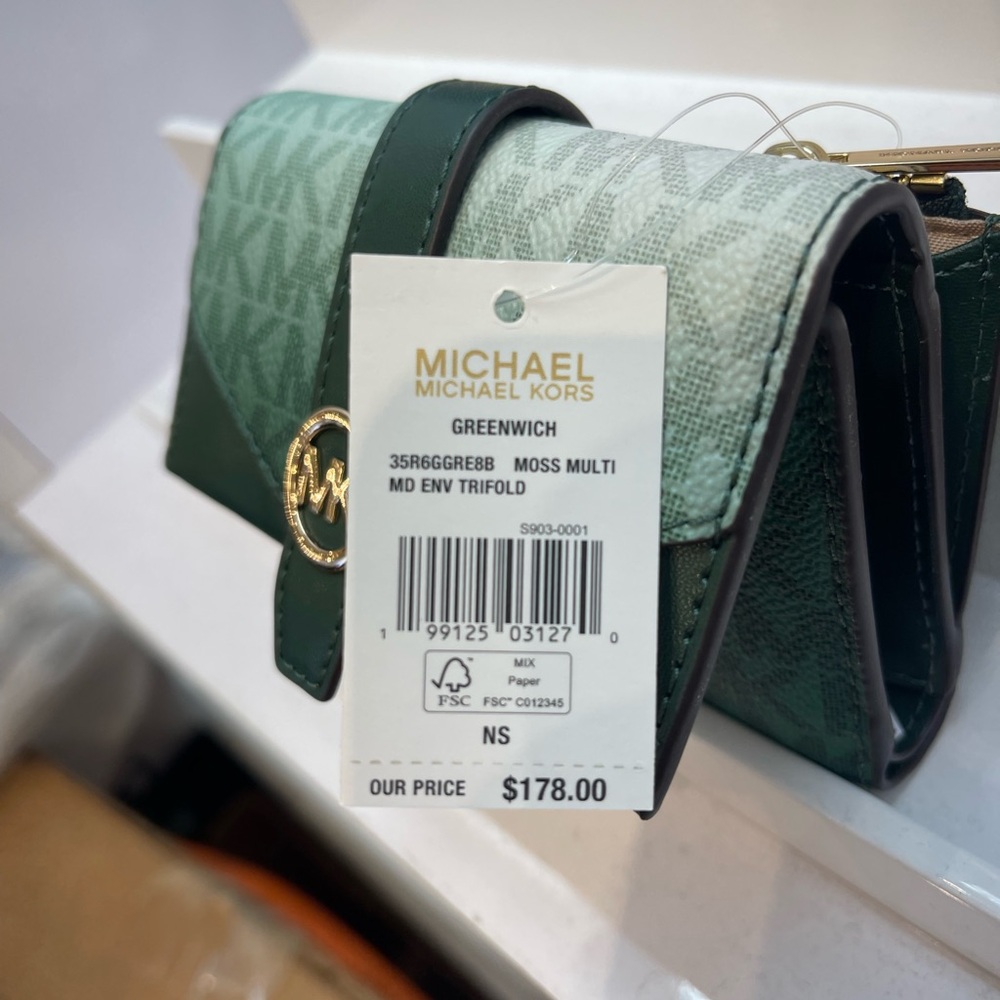 MICHAEL KORS Greenwich Medium Ombré Signature Logo Tri-Fold Wallet
Moss Multi
NW - Picture 12 of 16